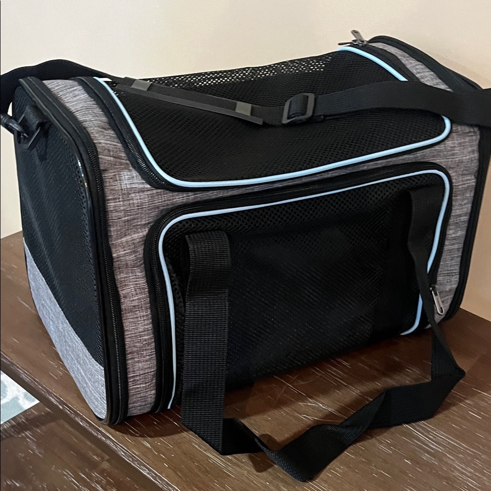 NWOT Black and Gray pet carrier Bag